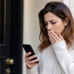 Avis de passage huissier par sms : que faire et quels sont vos droits
