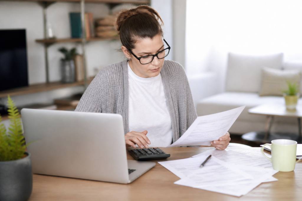 Caf et couple ne vivant pas ensemble : quelles aides et quelles règles fiscales ?