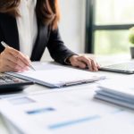 Courtier en gestion de patrimoine : rôle, services et avantages fiscaux