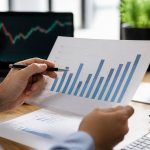 Ratio sortino : définition, calcul et utilisation pour évaluer un investissement