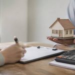 Acheter comptant : avantages, inconvénients et conséquences fiscales